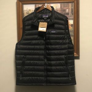 NWT black men’s patagonia goose down vest